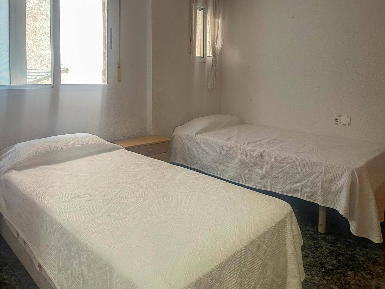 2 soveværelse Lejlighed til salg i Alicante by med garage - € 230.000 (Ref: 9904155)