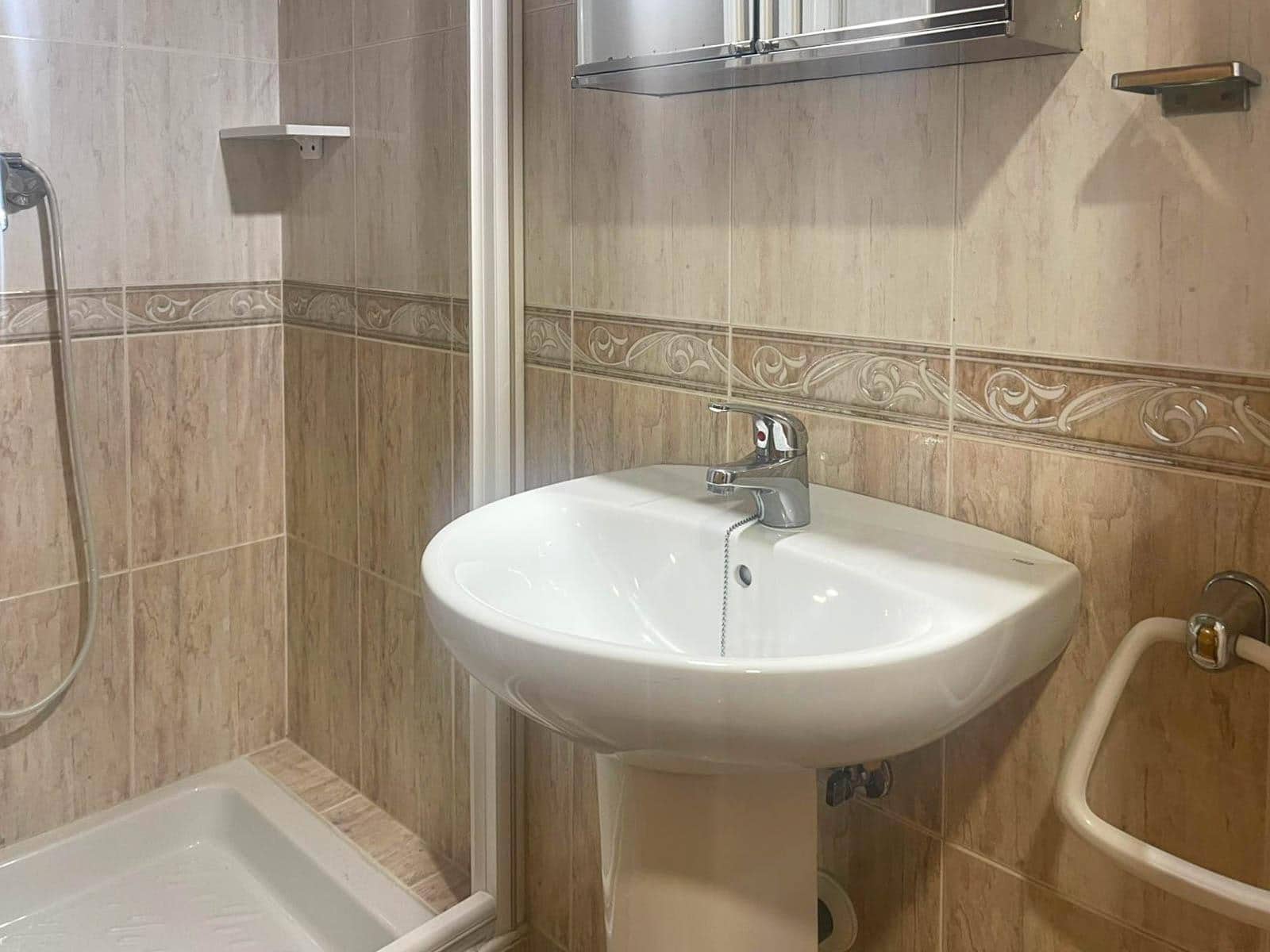 2 soveværelse Lejlighed til salg i Alicante by med garage - € 230.000 (Ref: 9904155)