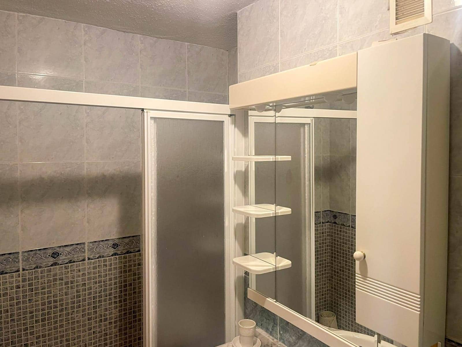 2 soveværelse Lejlighed til salg i Alicante by med garage - € 230.000 (Ref: 9904155)