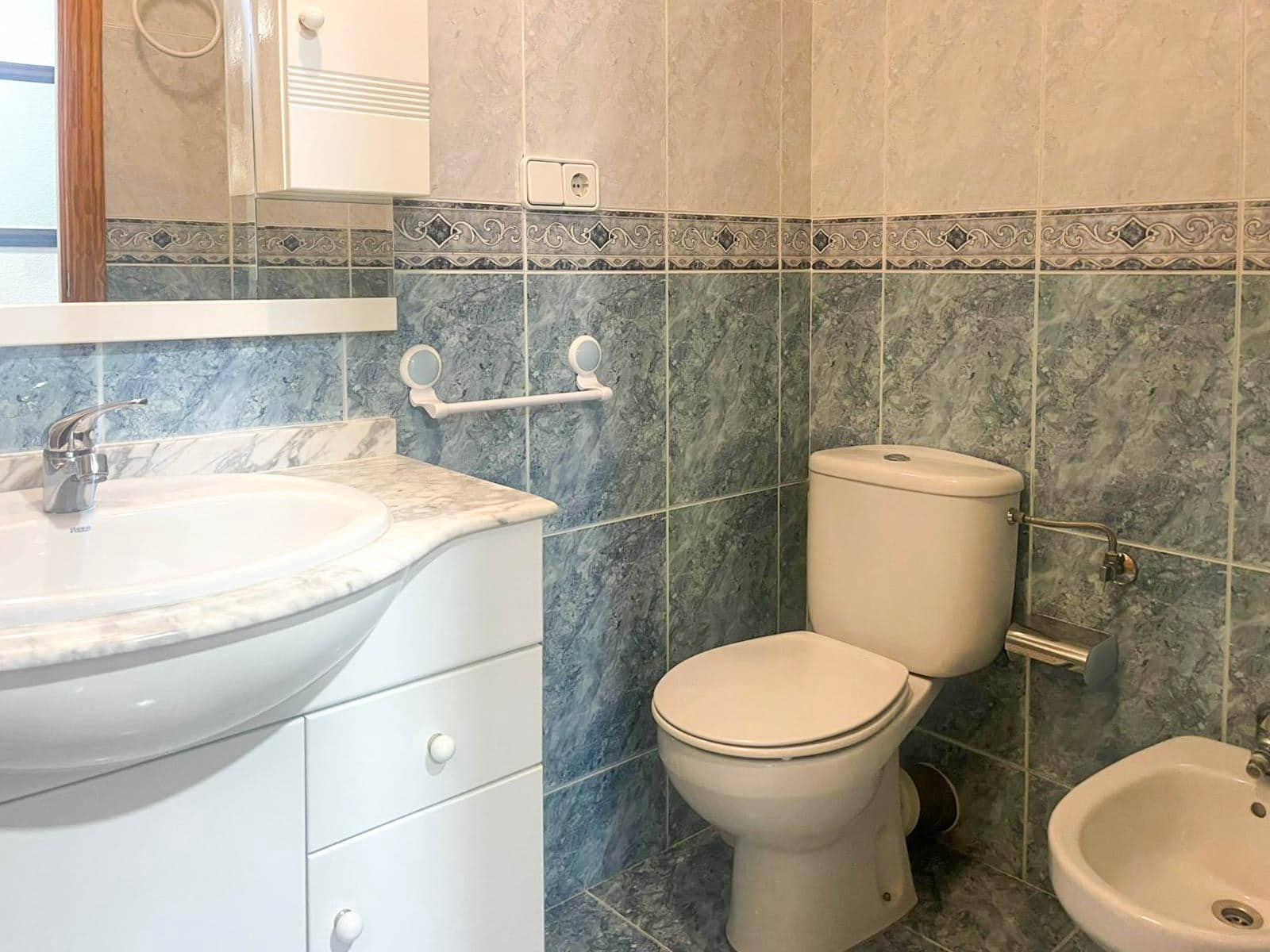 2 soveværelse Lejlighed til salg i Alicante by med garage - € 230.000 (Ref: 9904155)