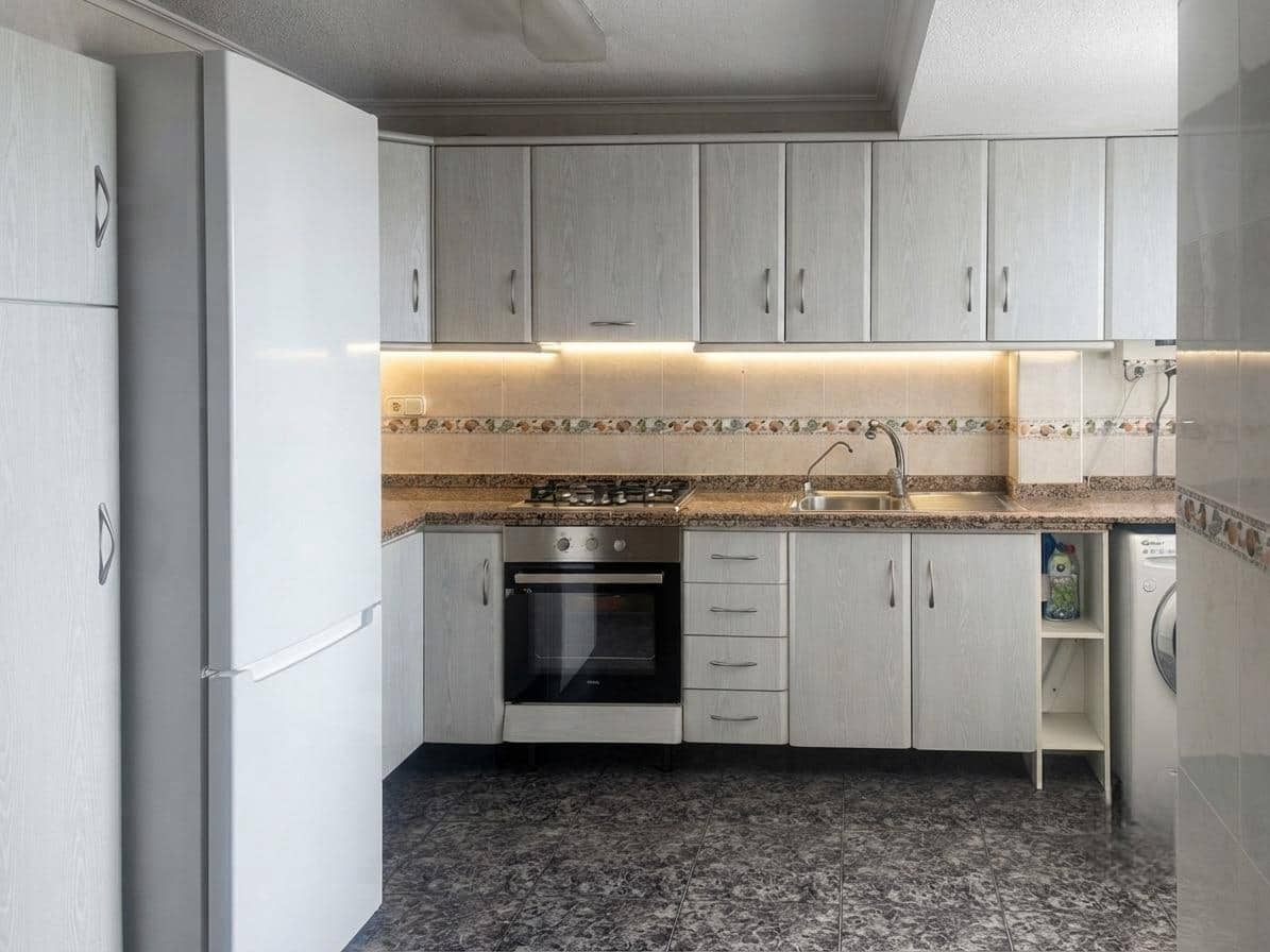 2 soveværelse Lejlighed til salg i Alicante by - € 230.000 (Ref: 9904155)