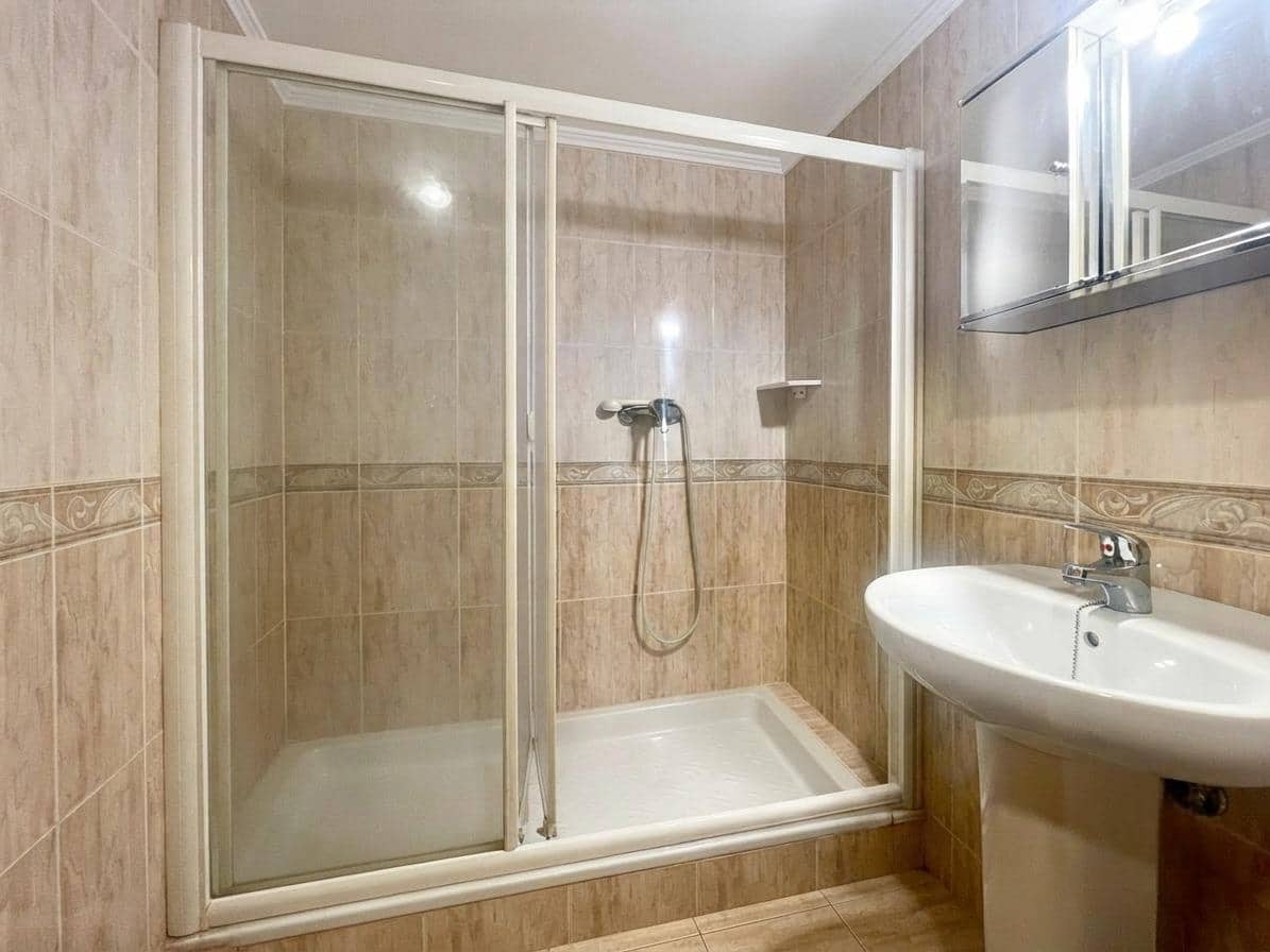 2 soveværelse Lejlighed til salg i Alicante by - € 230.000 (Ref: 9904155)