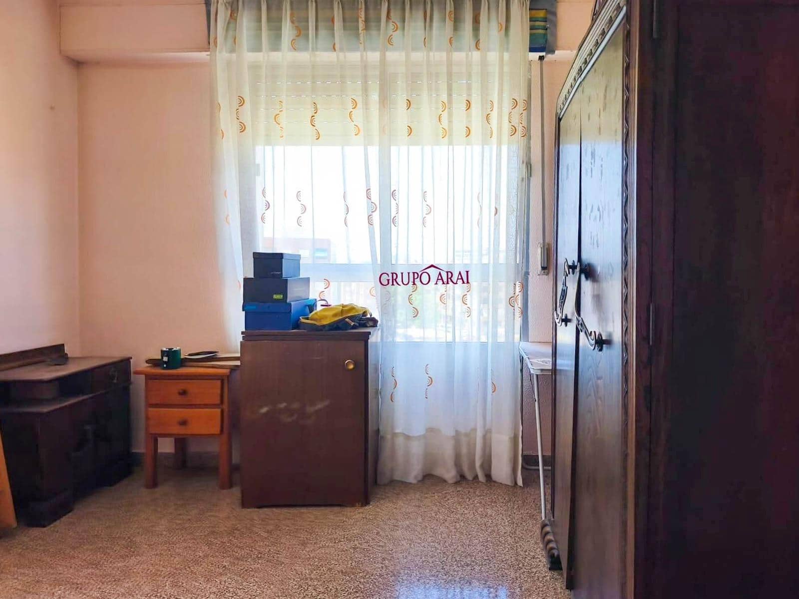 3 bedroom Flat for sale in Villena with garage - € 125,000 (Ref: 9965399)