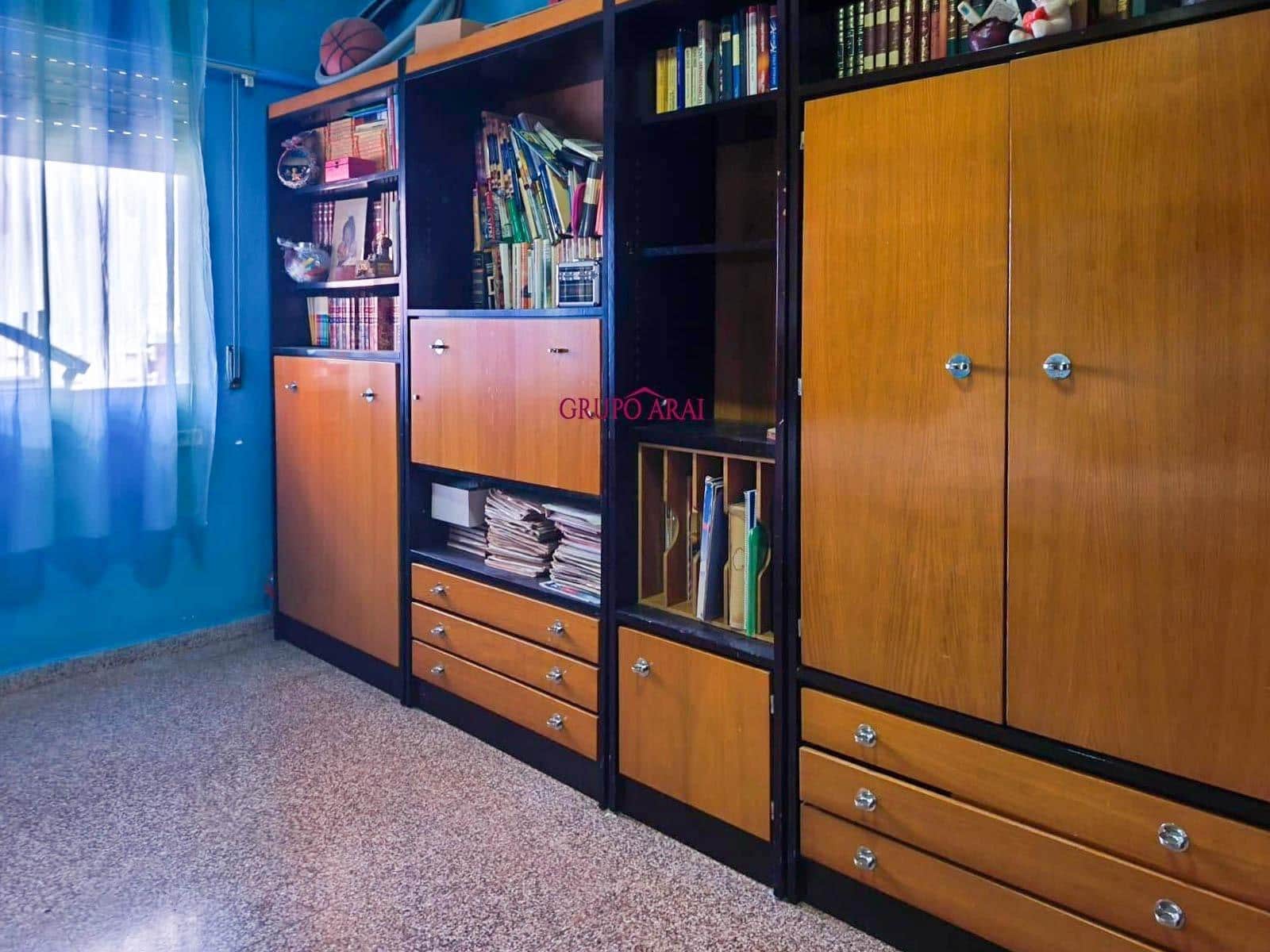 3 bedroom Flat for sale in Villena with garage - € 125,000 (Ref: 9965399)