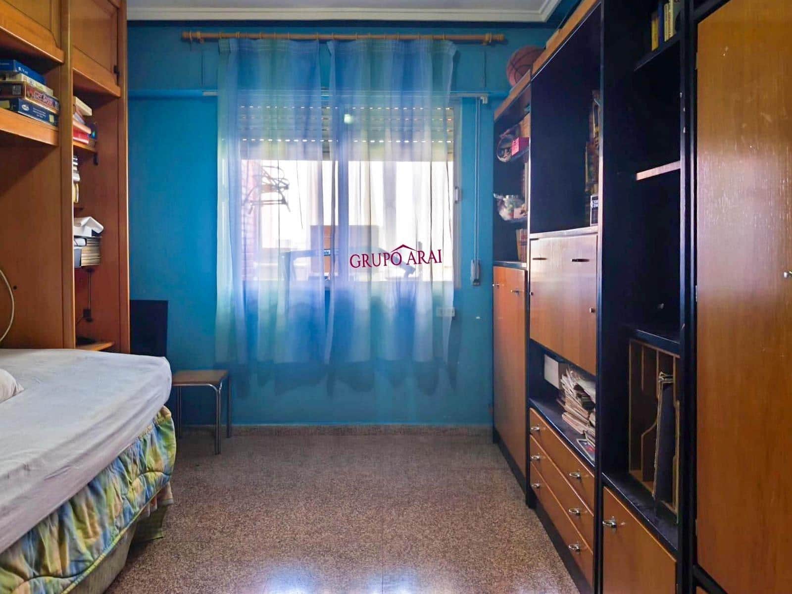 3 bedroom Flat for sale in Villena with garage - € 125,000 (Ref: 9965399)