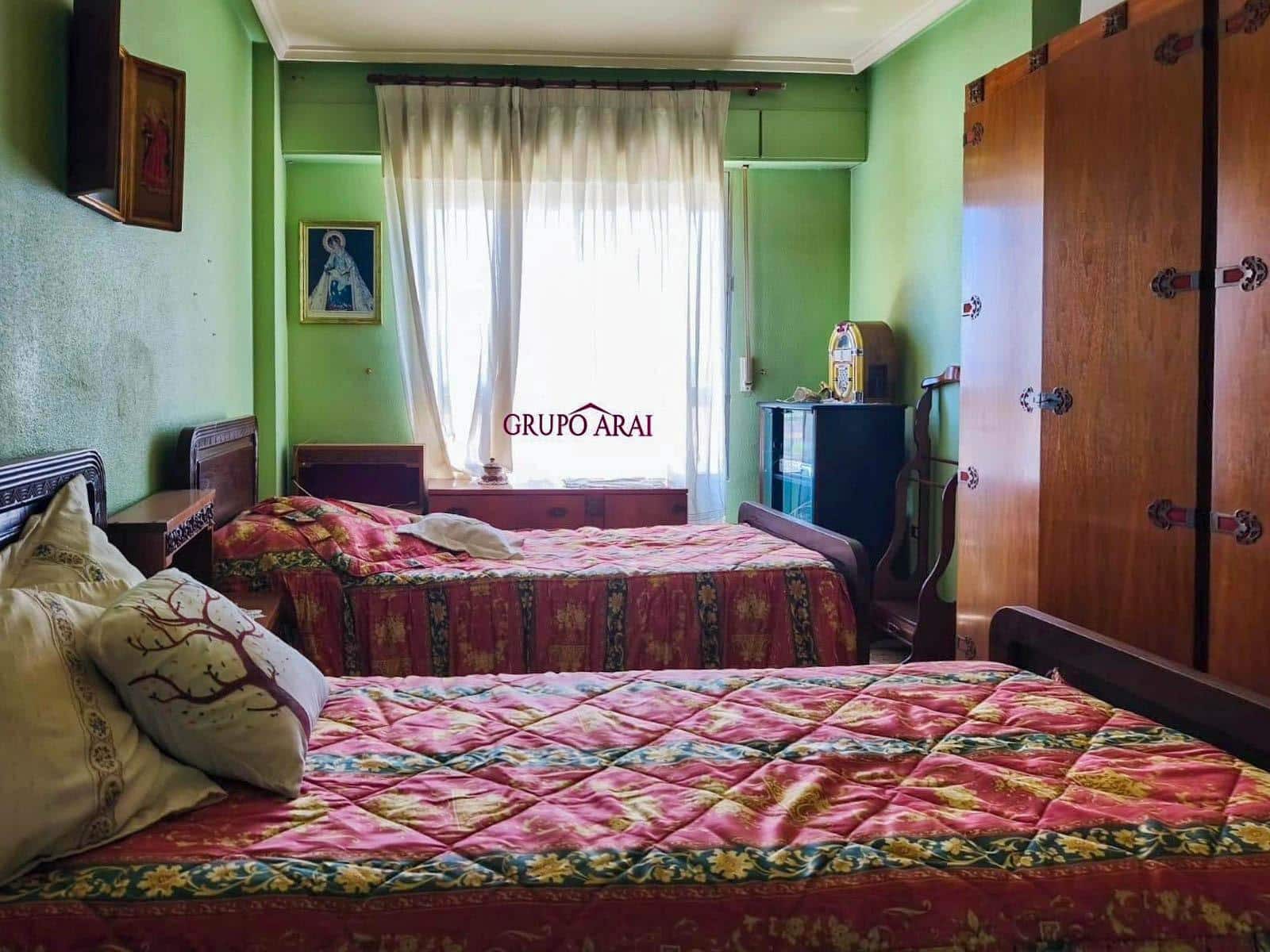3 bedroom Flat for sale in Villena with garage - € 125,000 (Ref: 9965399)