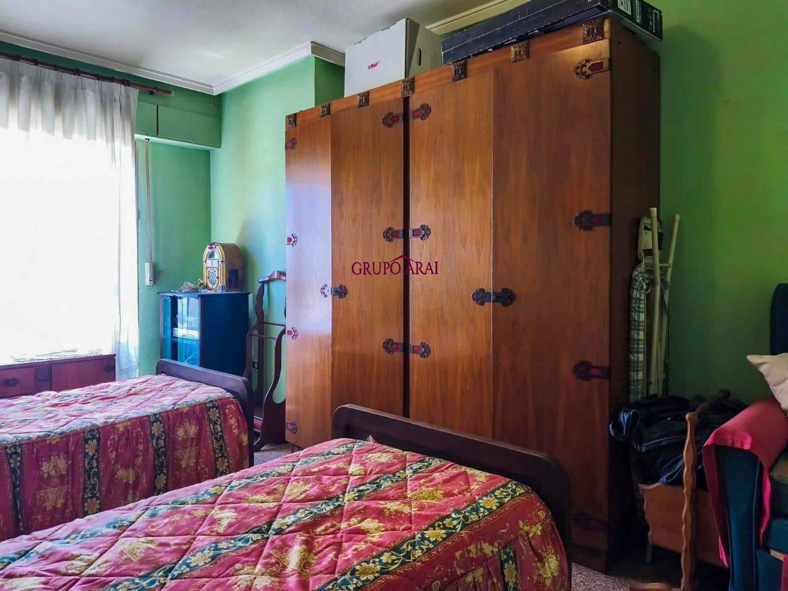 3 bedroom Flat for sale in Villena with garage - € 125,000 (Ref: 9965399)