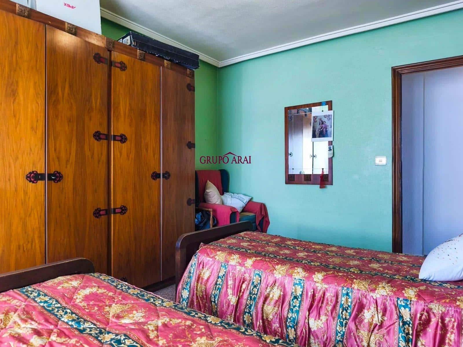 3 bedroom Flat for sale in Villena with garage - € 125,000 (Ref: 9965399)