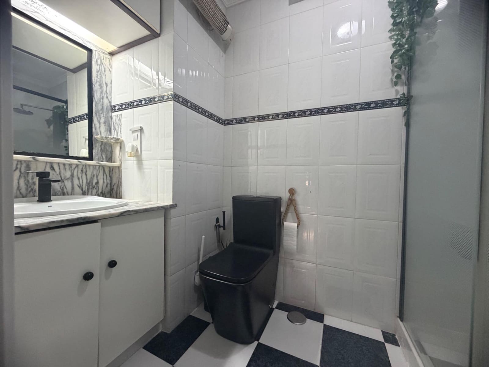 3 bedroom Apartment for sale in Huelva city with garage - € 129,000 (Ref: 10004285)