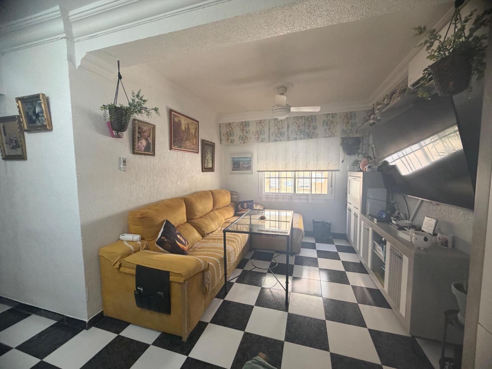 3 bedroom Apartment for sale in Huelva city with garage - € 129,000 (Ref: 10004285)
