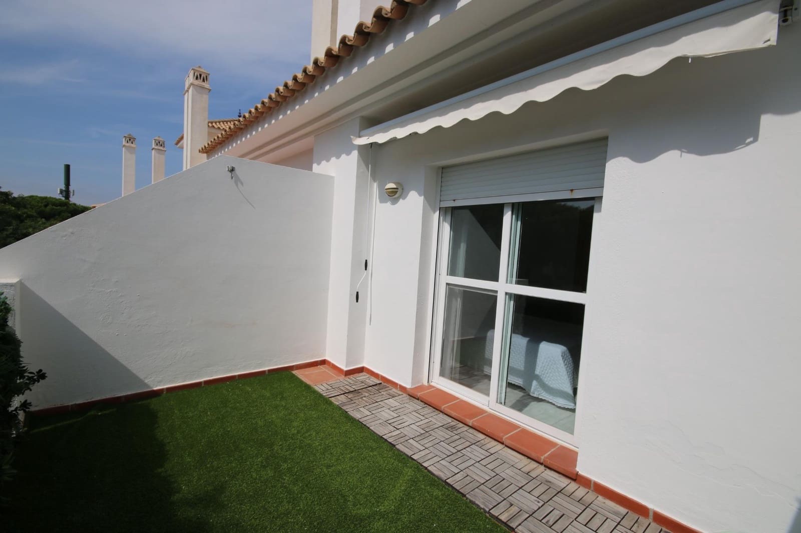 3 soveværelse Rækkehus til salg i Nuevo Portil med swimmingpool garage - € 270.000 (Ref: 10136202)