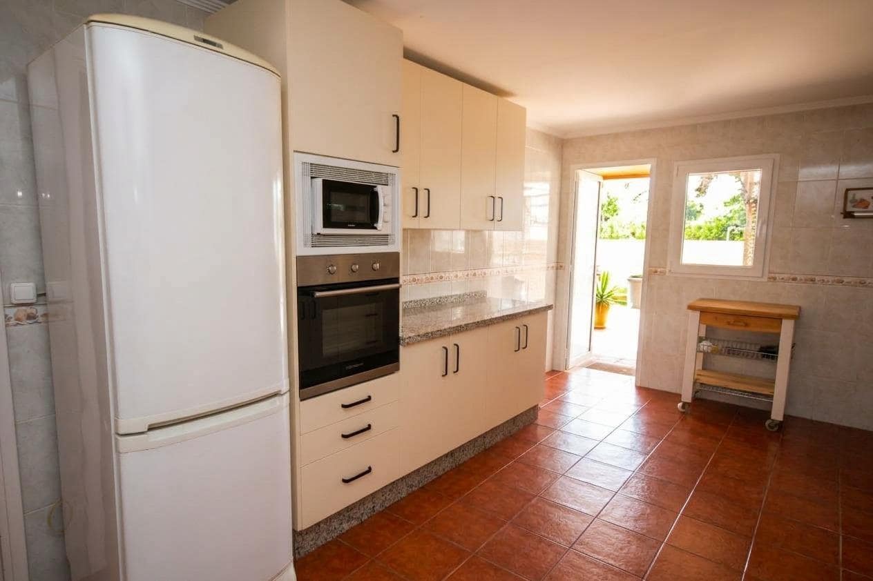 5 bedroom Villa for sale in Gibraleon with pool garage - € 290,000 (Ref: 10159834)