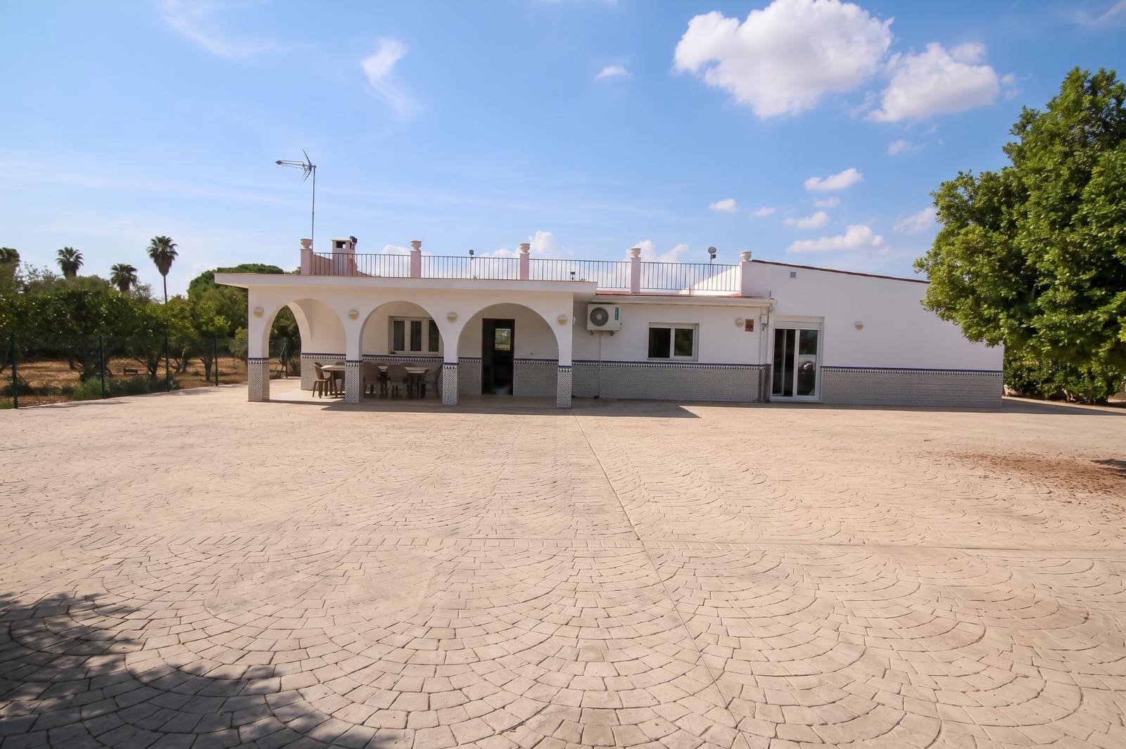 5 bedroom Villa for sale in Gibraleon with pool garage - € 290,000 (Ref: 10159834)