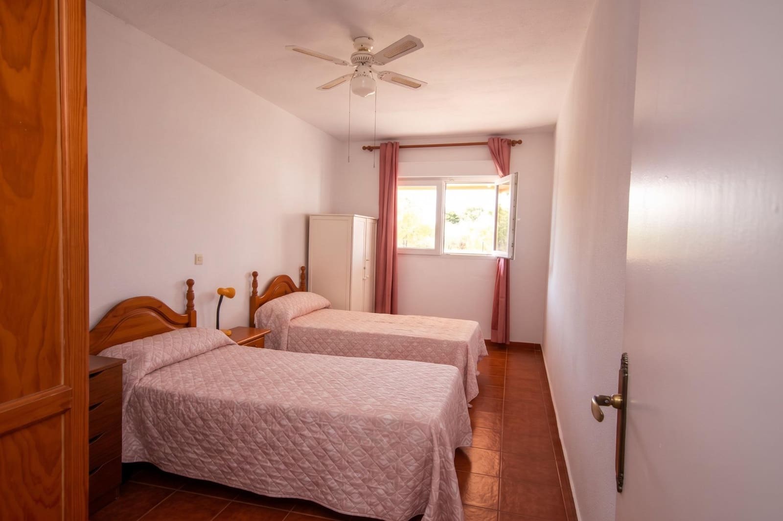 5 bedroom Villa for sale in Gibraleon with pool garage - € 290,000 (Ref: 10159834)