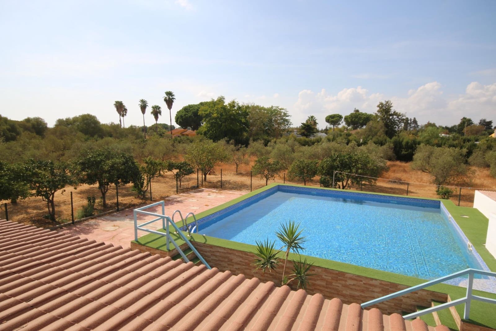 5 bedroom Villa for sale in Gibraleon with pool garage - € 290,000 (Ref: 10159834)