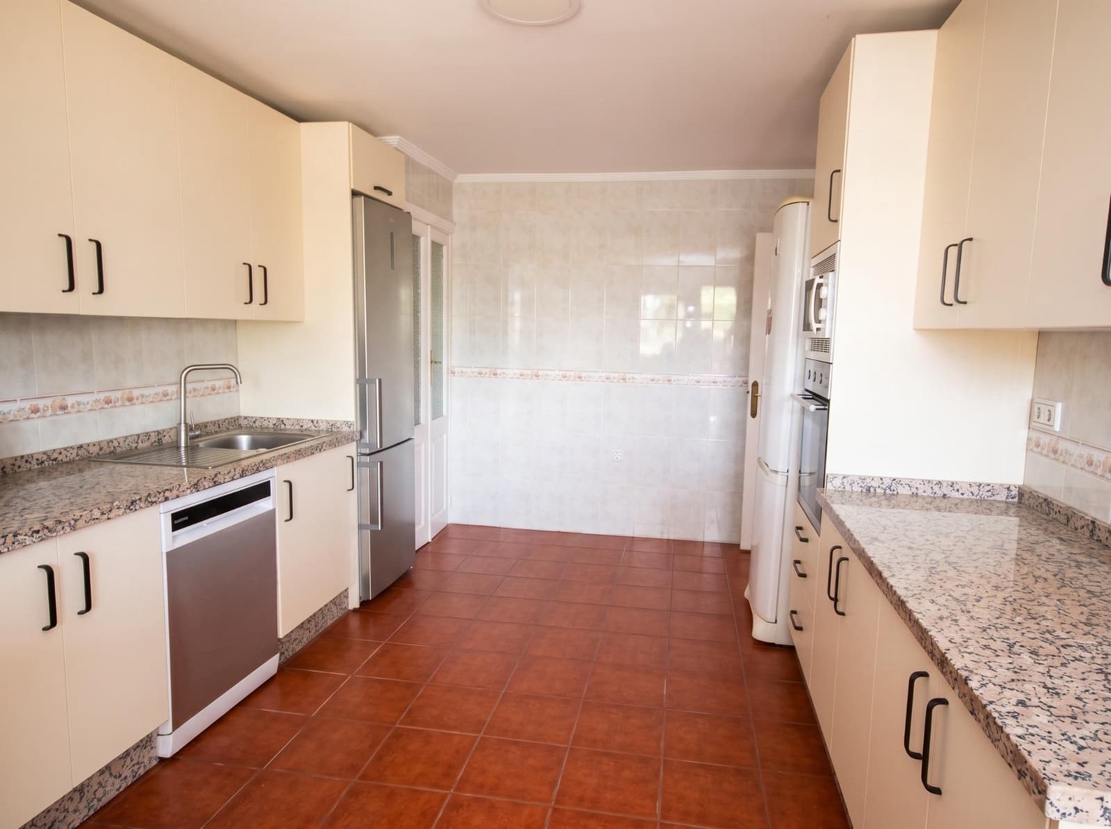 5 bedroom Villa for sale in Gibraleon with pool garage - € 290,000 (Ref: 10159834)