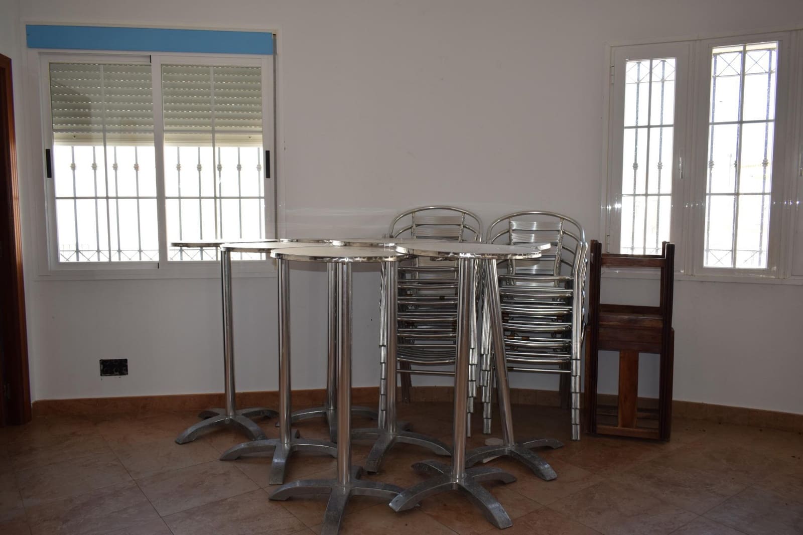 Komercyjne na sprzedaż w San Bartolome de la Torre - 65 000 € (Ref: 7808062)