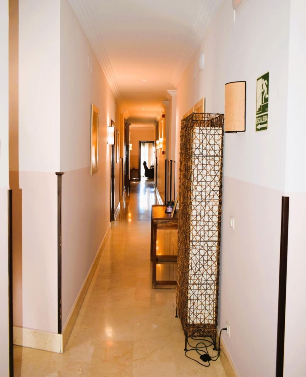 12 soveværelse Guesthouse/B & B til salg i San Bartolome de la Torre - € 800.000 (Ref: 7808088)