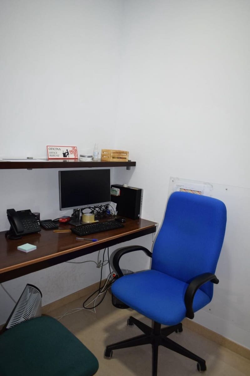 12 soveværelse Guesthouse/B & B til salg i San Bartolome de la Torre - € 800.000 (Ref: 7808088)