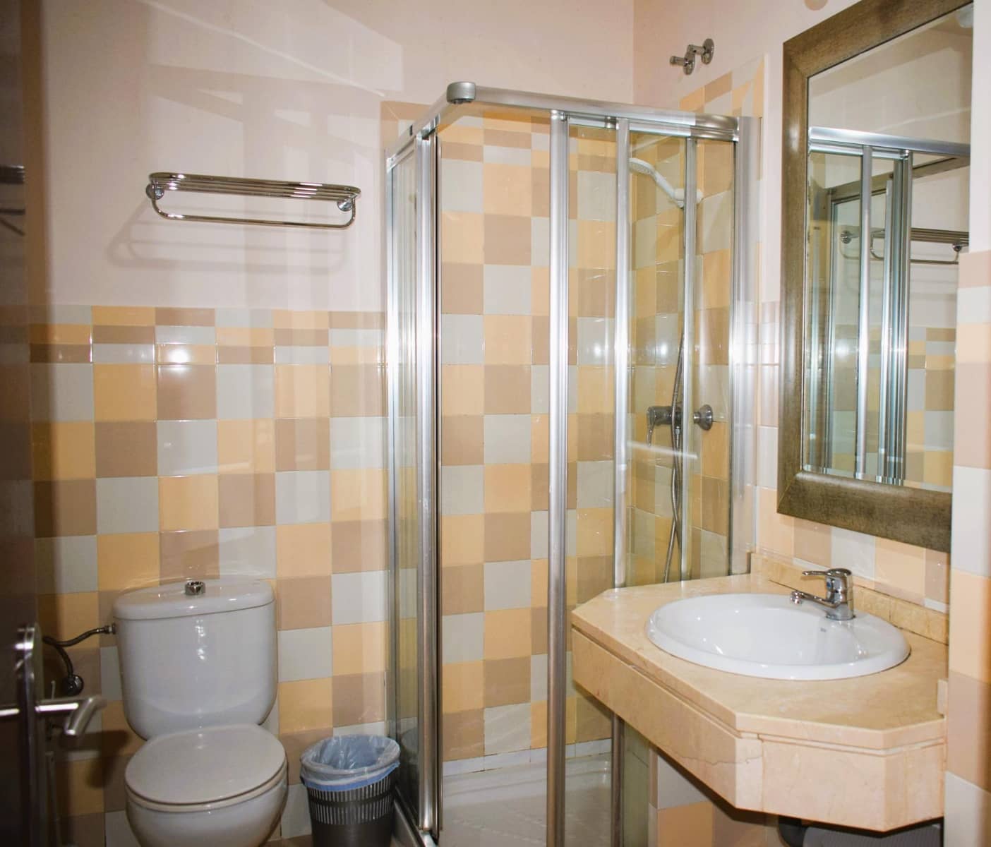 12 soveværelse Guesthouse/B & B til salg i San Bartolome de la Torre - € 800.000 (Ref: 7808088)