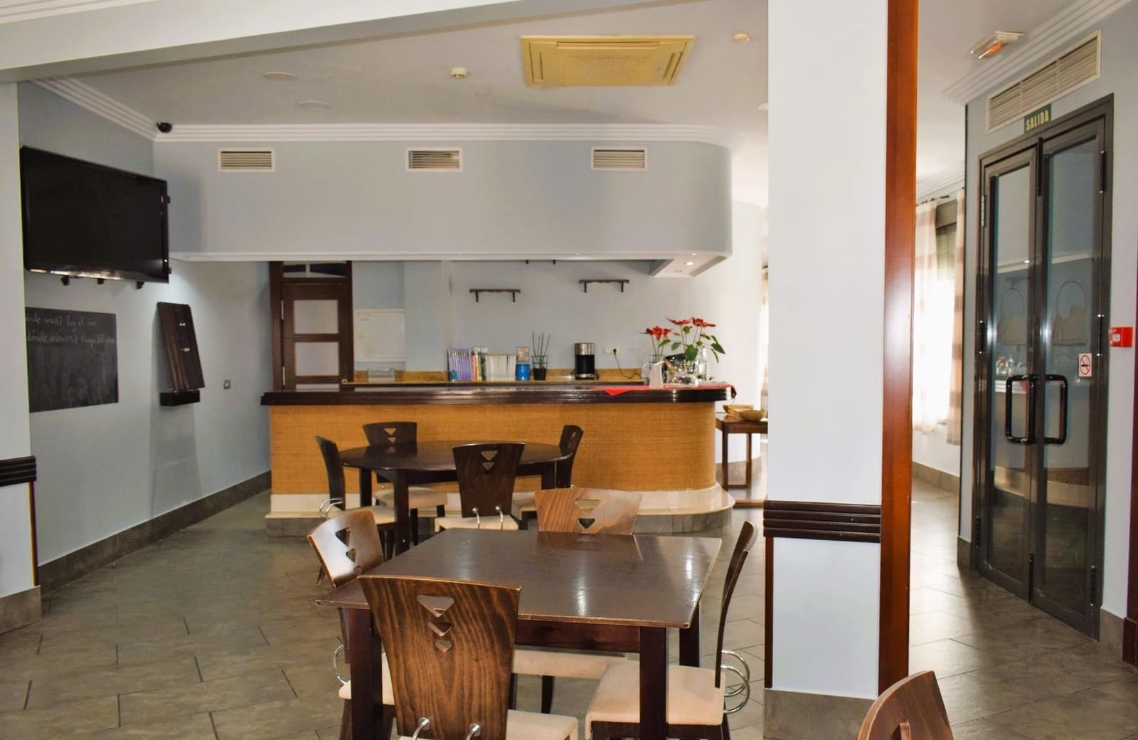 12 soveværelse Guesthouse/B & B til salg i San Bartolome de la Torre - € 800.000 (Ref: 7808088)