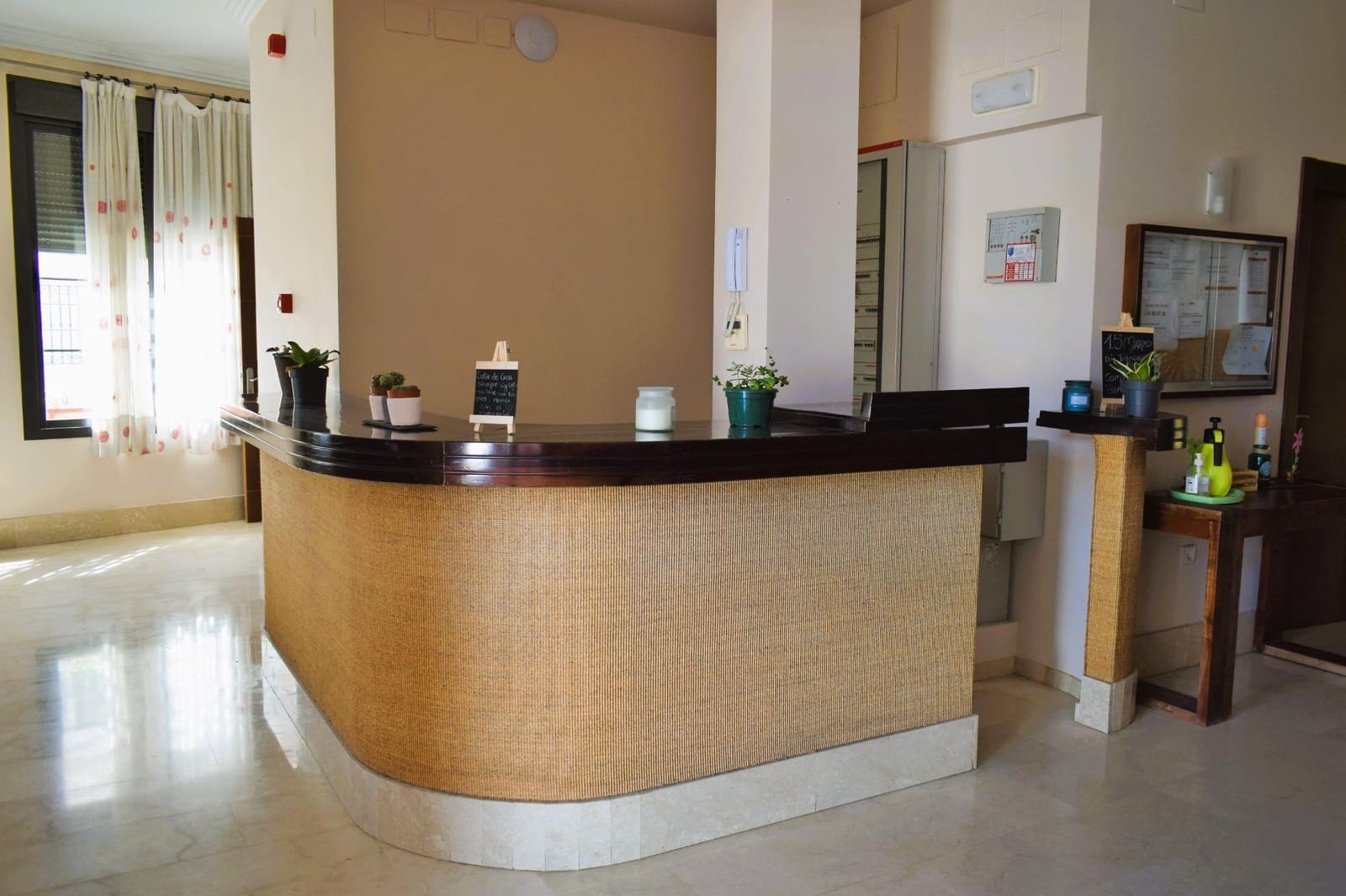 12 soveværelse Guesthouse/B & B til salg i San Bartolome de la Torre - € 800.000 (Ref: 7808088)