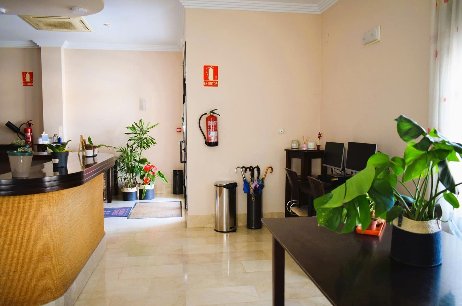 12 soveværelse Guesthouse/B & B til salg i San Bartolome de la Torre - € 800.000 (Ref: 7808088)