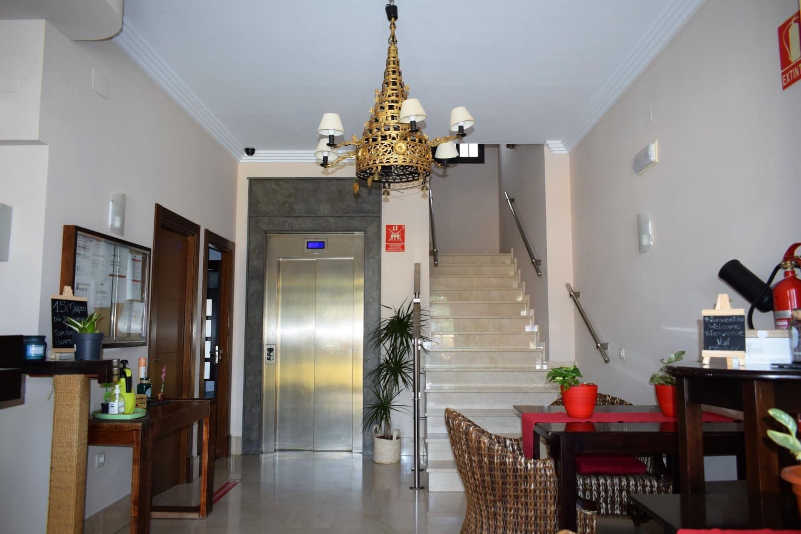 12 soveværelse Guesthouse/B & B til salg i San Bartolome de la Torre - € 800.000 (Ref: 7808088)