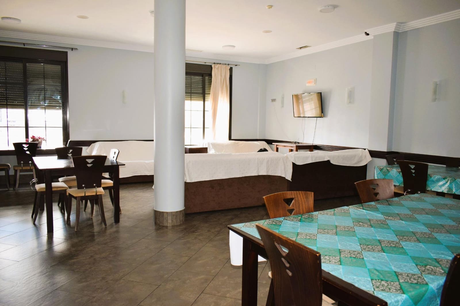 12 soveværelse Guesthouse/B & B til salg i San Bartolome de la Torre - € 800.000 (Ref: 7808088)