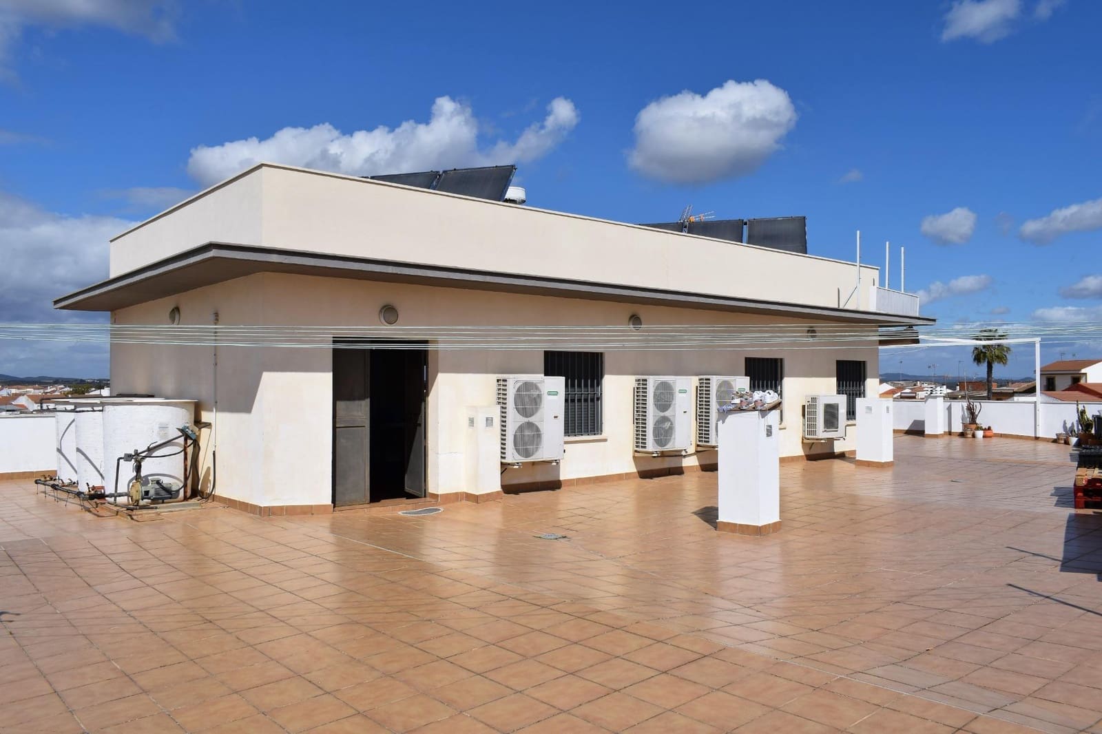 12 soveværelse Guesthouse/B & B til salg i San Bartolome de la Torre - € 800.000 (Ref: 7808088)