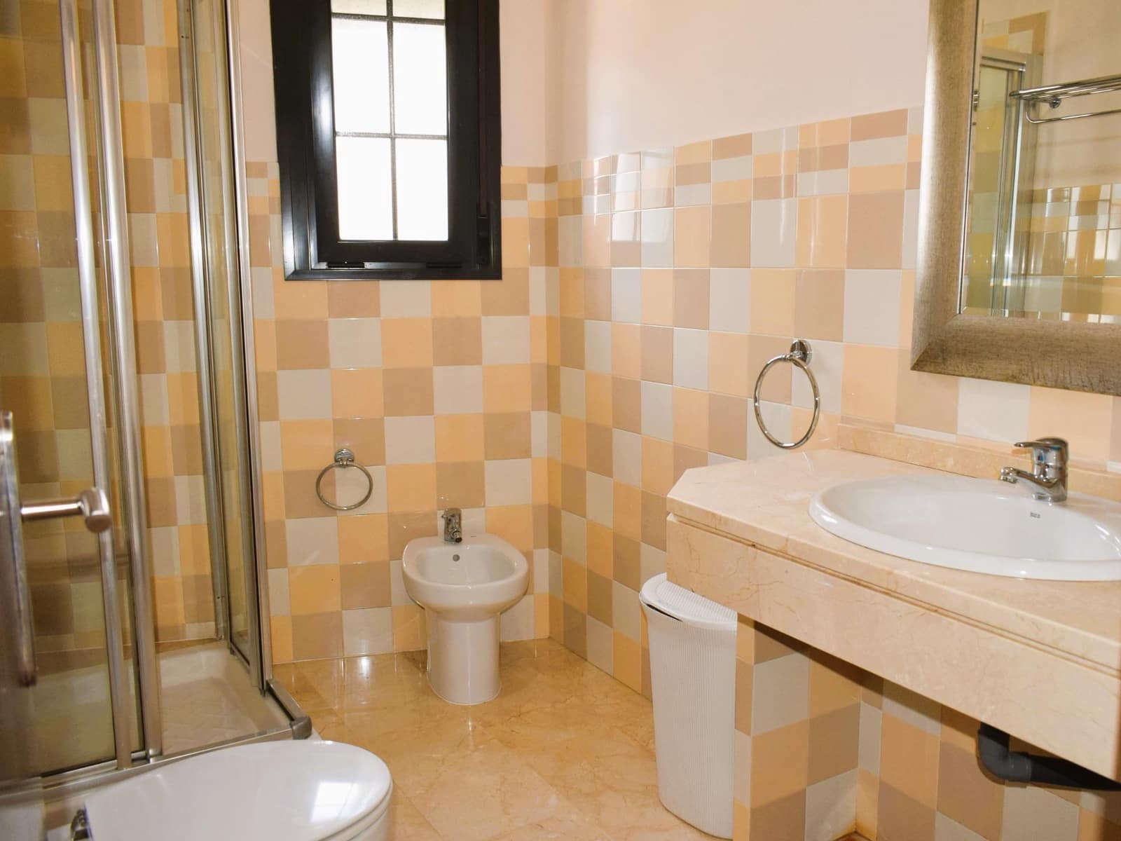 12 soveværelse Guesthouse/B & B til salg i San Bartolome de la Torre - € 800.000 (Ref: 7808088)