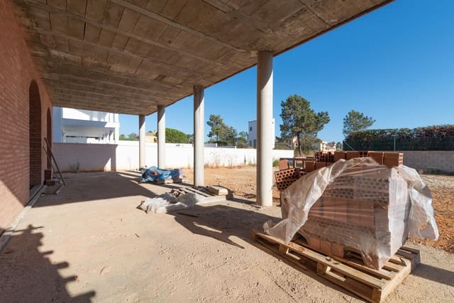 5 soveværelse Villa til salg i Lepe med swimmingpool - € 249.000 (Ref: 8519393)
