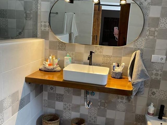 4 Zimmer Haus zu verkaufen in El Almendro mit Pool - 137.900 € (Ref: 8834659)