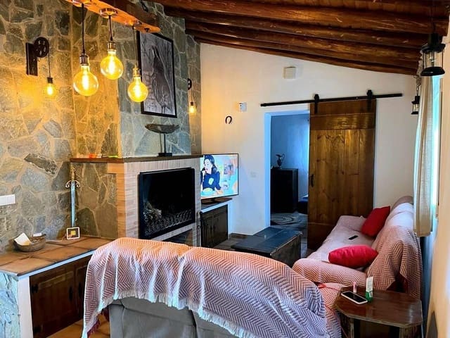 4 Zimmer Haus zu verkaufen in El Almendro mit Pool - 137.900 € (Ref: 8834659)