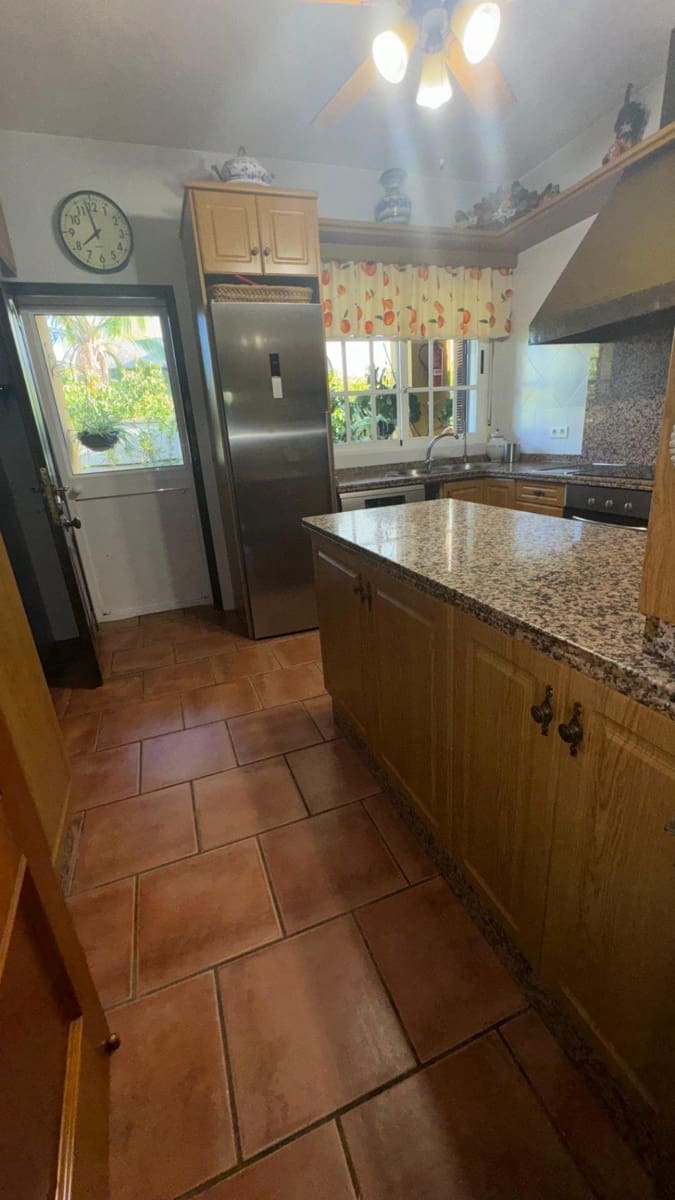 4 soveværelse Villa til salg i Aljaraque med swimmingpool - € 460.000 (Ref: 8836675)