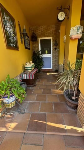 4 soveværelse Villa til salg i Aljaraque med swimmingpool - € 460.000 (Ref: 8836675)