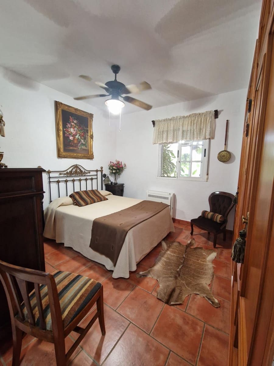 4 soveværelse Villa til salg i Aljaraque med swimmingpool - € 460.000 (Ref: 8836675)