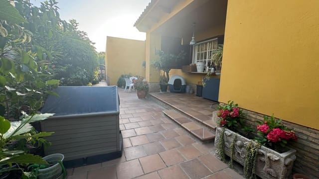 4 soveværelse Villa til salg i Aljaraque med swimmingpool - € 460.000 (Ref: 8836675)