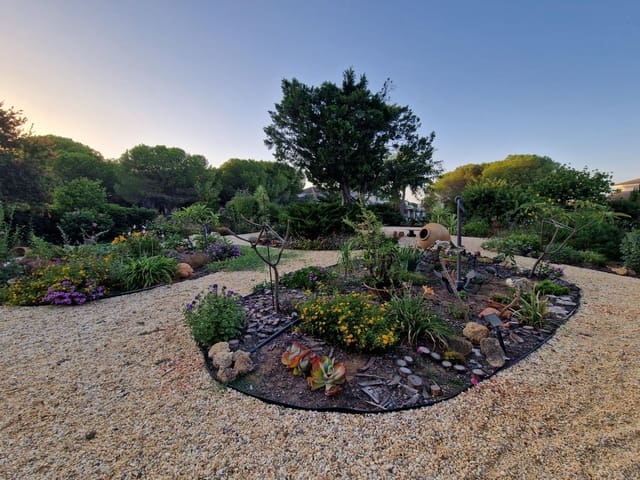 4 soveværelse Villa til salg i Aljaraque med swimmingpool - € 460.000 (Ref: 8836675)