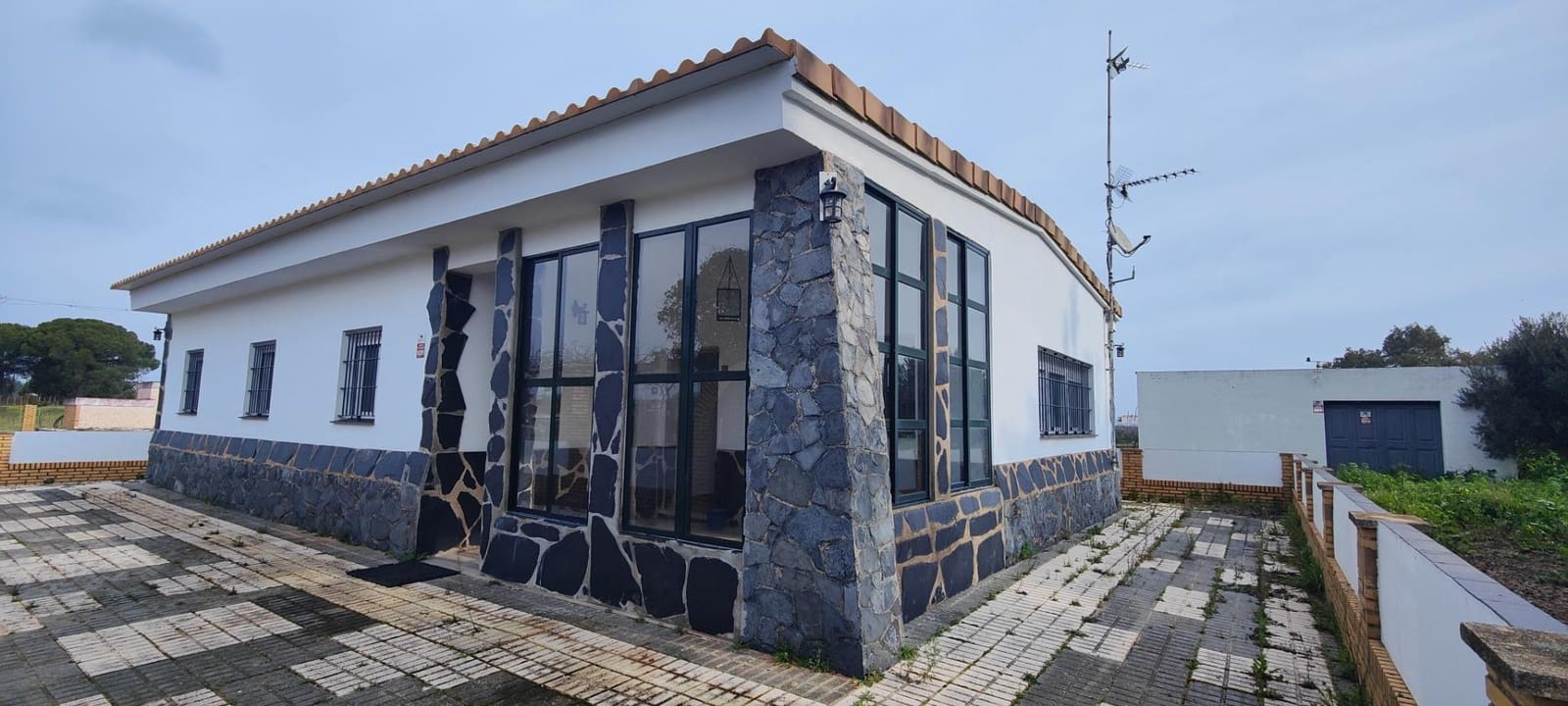 3 soveværelse Finca/Landehus til salg i Gibraleon med swimmingpool - € 295.000 (Ref: 8836677)