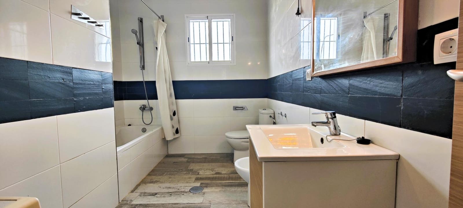 3 makuuhuone Maalaistalo myytävänä paikassa Gibraleon mukana uima-altaan - 295 000 € (Ref: 8836677)