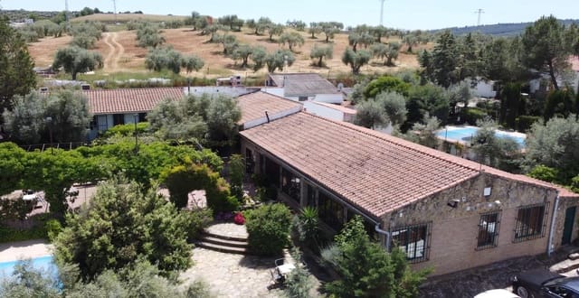 8 Zimmer Hotel zu verkaufen in Zafra mit Pool - 1.140.000 € (Ref: 9029659)