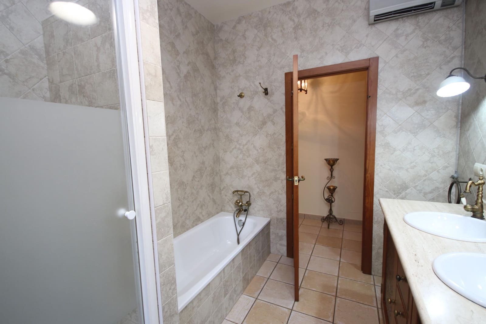 4 soveværelse Villa til salg i Lepe med swimmingpool garage - € 480.000 (Ref: 9059489)