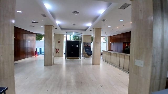 Commercial for sale in Huelva city - € 180,000 (Ref: 9116249)