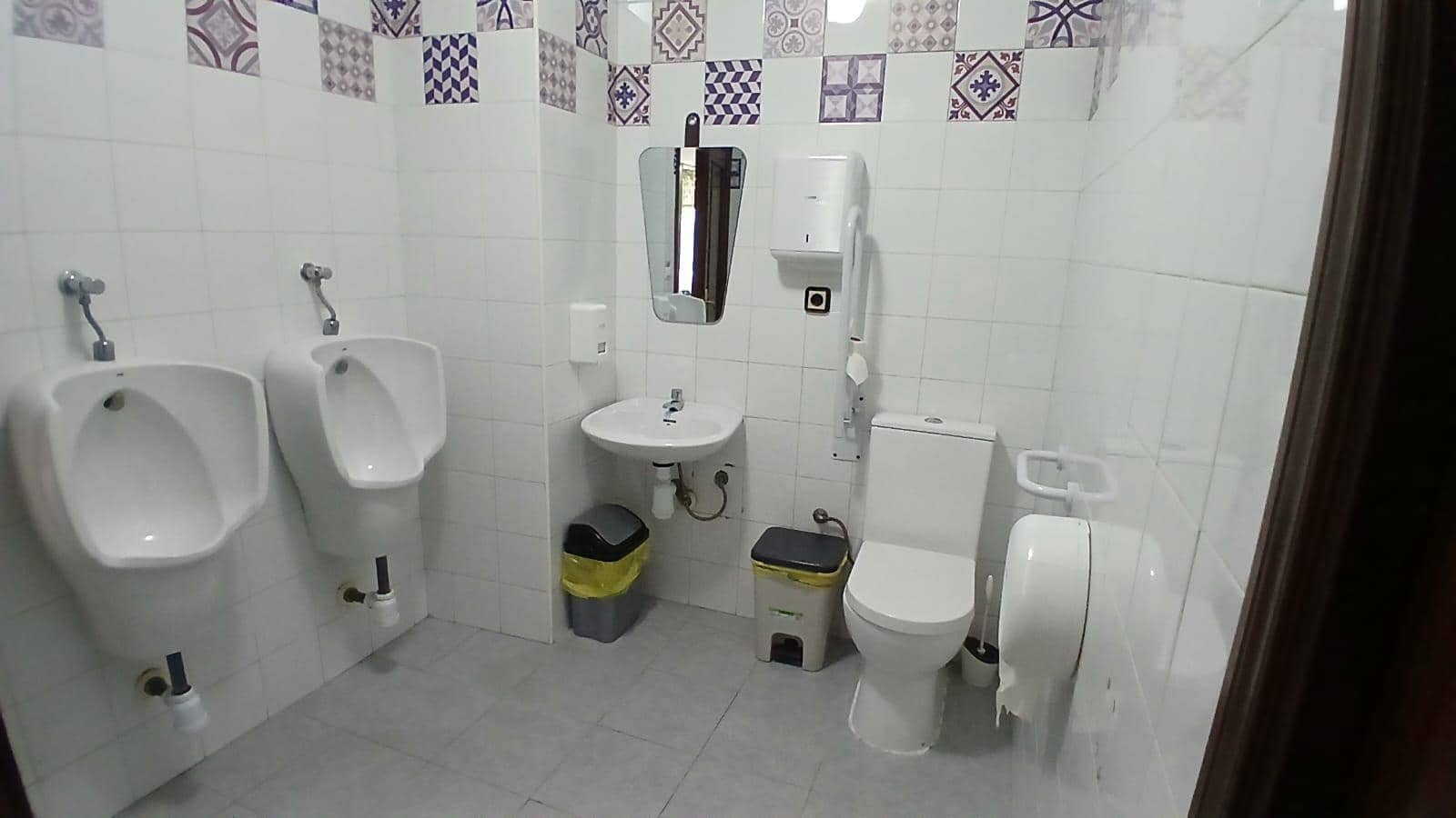 Kommersiell til salgs i Huelva by - € 180 000 (Ref: 9116249)