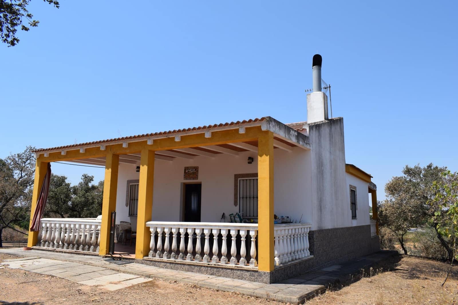 Finca/Casa Rural de 3 habitaciones en San Bartolomé de la Torre en venta - 200.000 € (Ref: 9185535)