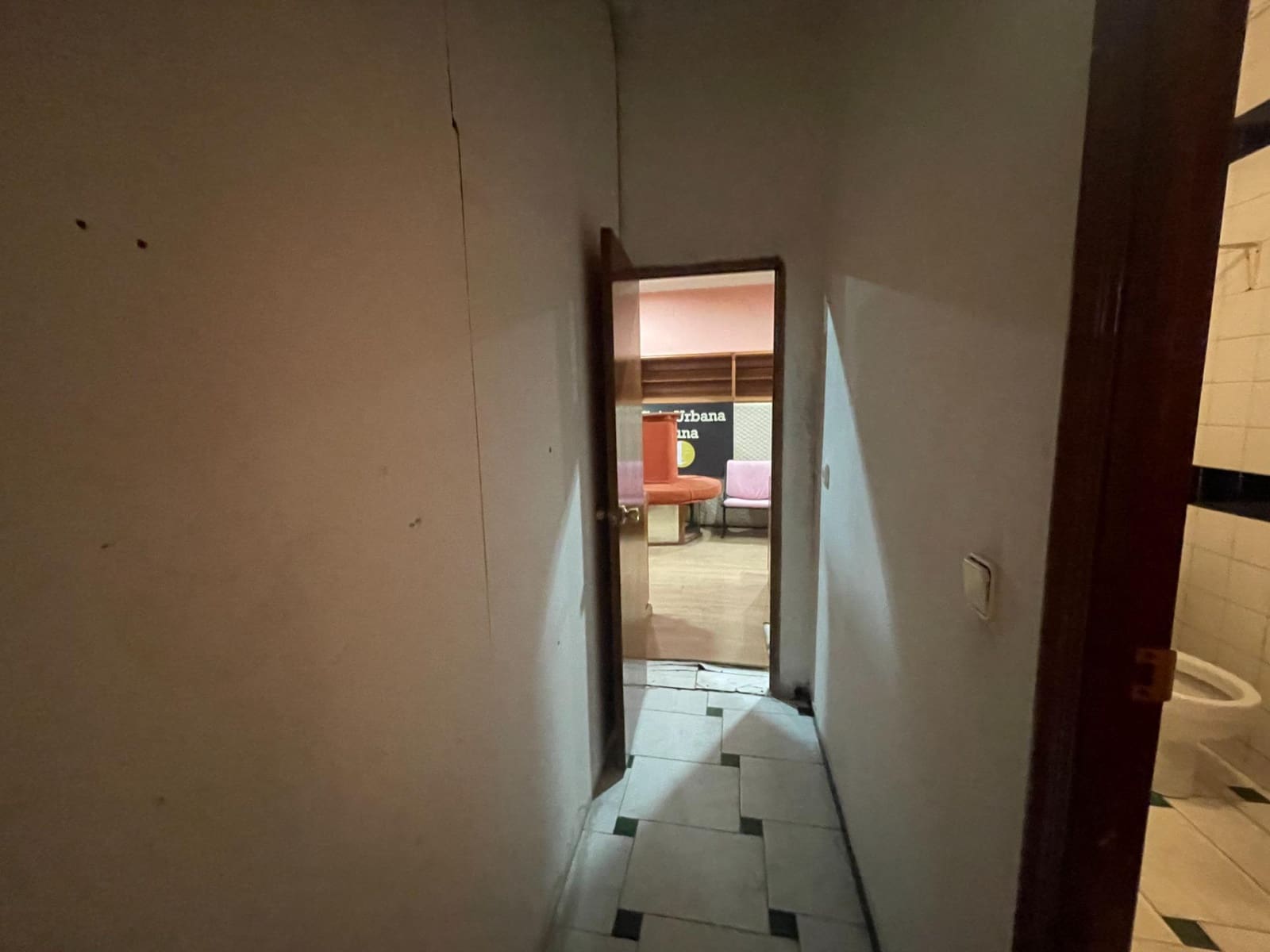 Commercial for sale in Huelva city - € 400,000 (Ref: 9347443)