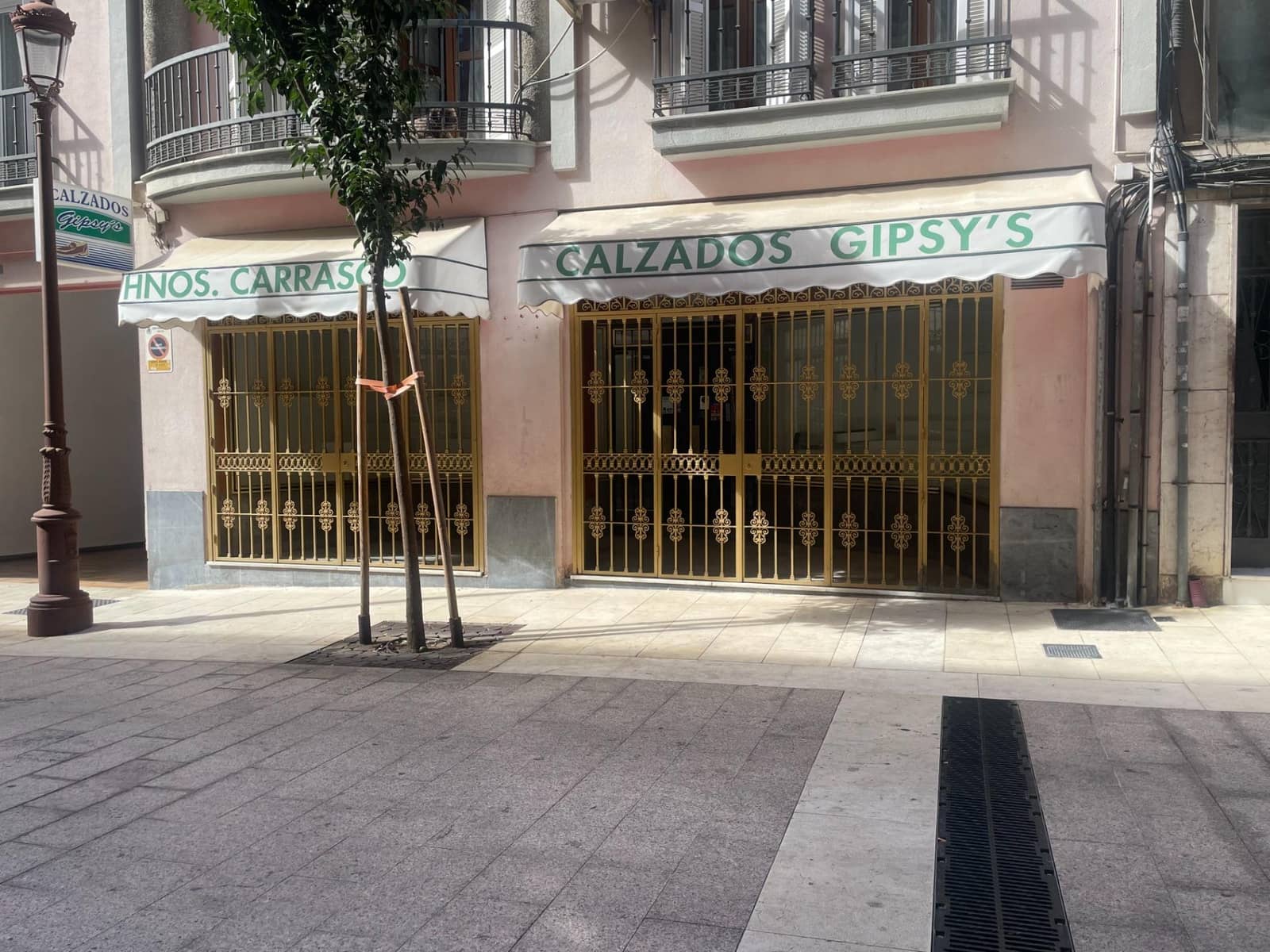 Commercial for sale in Huelva city - € 400,000 (Ref: 9347443)
