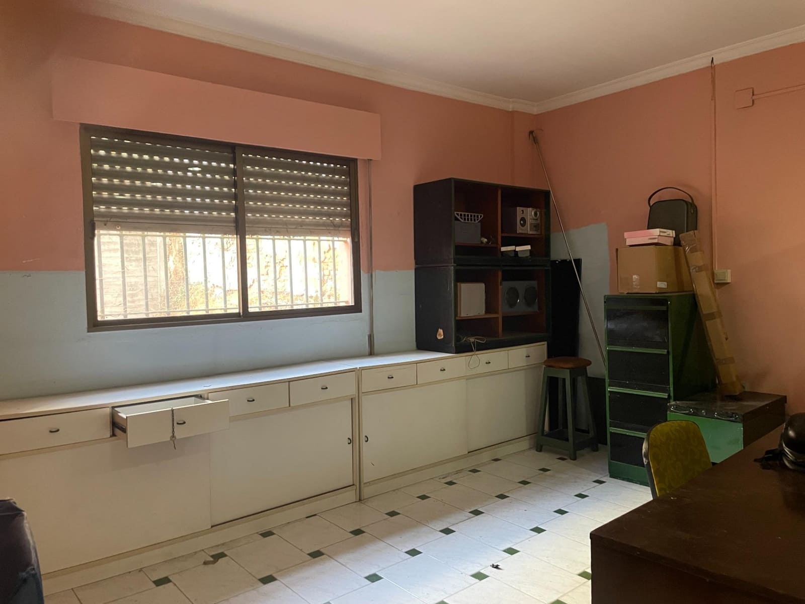 Commercial for sale in Huelva city - € 400,000 (Ref: 9347443)