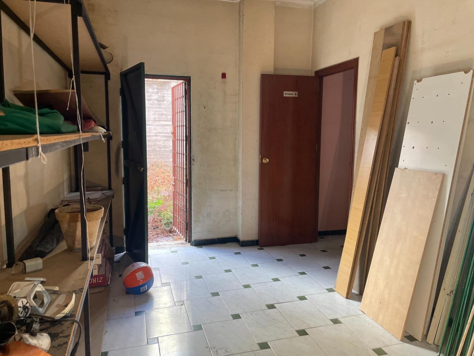 Commercial for sale in Huelva city - € 400,000 (Ref: 9347443)